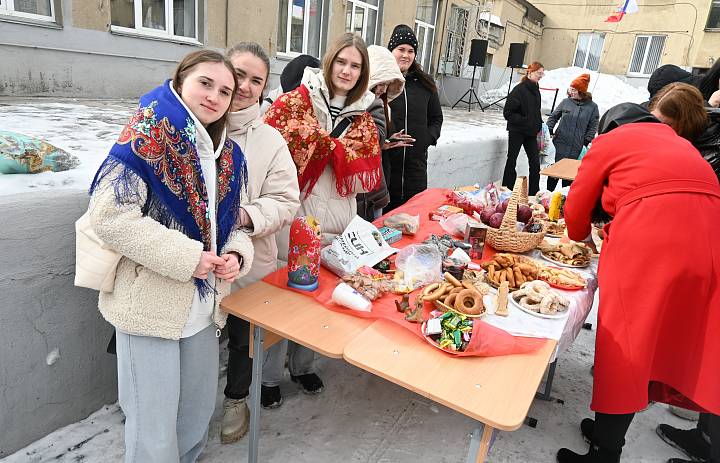 ЗИМУ ПРОВОДИЛИ ДОСТОЙНО